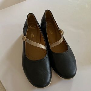 Adjustable black Womens shoe